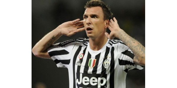 Mandzukic renova contrato com a Juventus